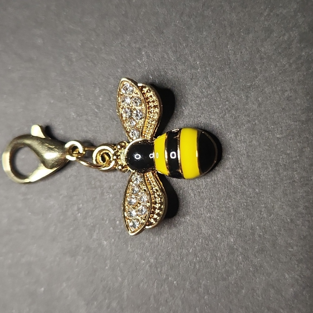 Bee Key Or Purse Charm, Gold Tone Pocket Hug
